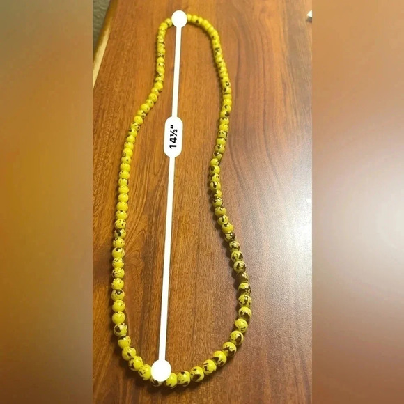 Speckled Yellow and Brown Beaded Necklace - Picture 6 of 7